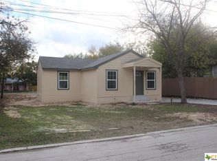 729 E Walnut St, Seguin, TX 78155