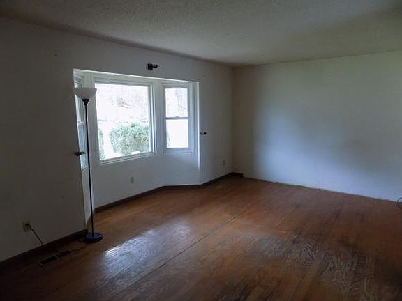 2nd image of 194 Rhody Dr
