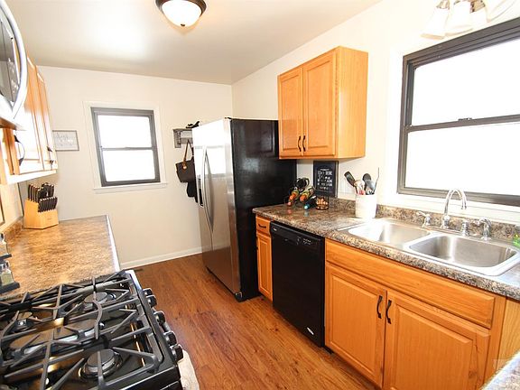 4th image of 669 14th St NE