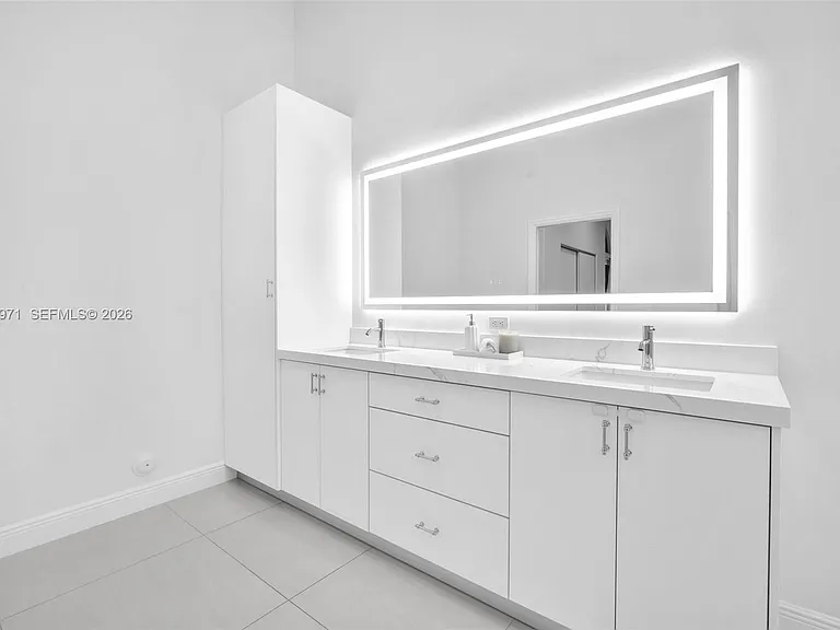 2163 Bay Ct — Photo 33
