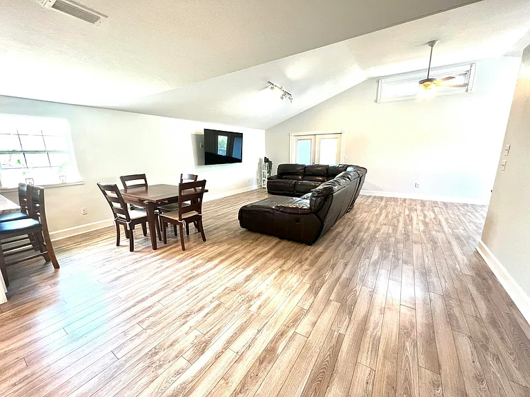 Living room/dinning room