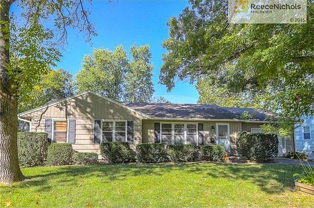 Welcome Home to 5202 W. 76th Terr in Prairie Village, KS.  Charming 3 bedroom, 1 bath ranch home with a finished concrete basement.