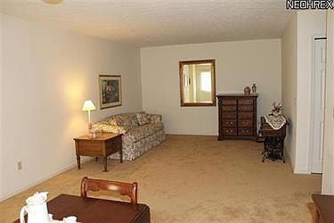 4th image of 668 Hickory Hill Ct