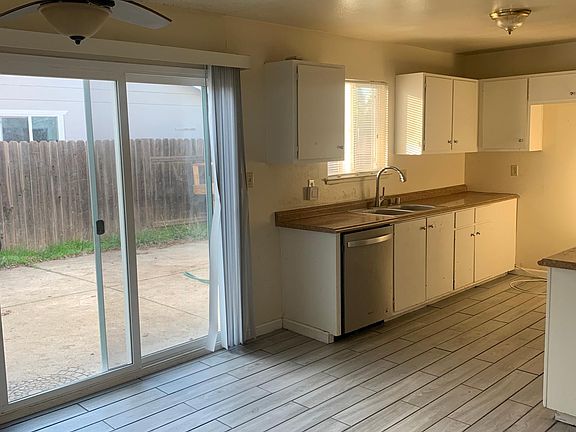 4th image of 8165 Villa Oak Dr