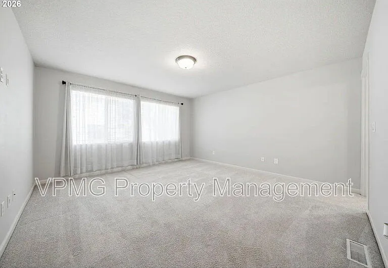 4704 NE 109th St — Photo 25