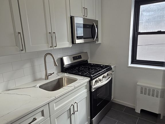 2nd image of 165 Vroom St APT 2J