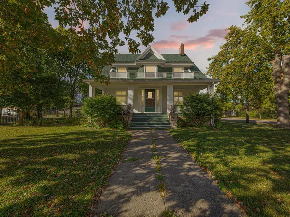 504 7th St NW, Faribault, MN 55021