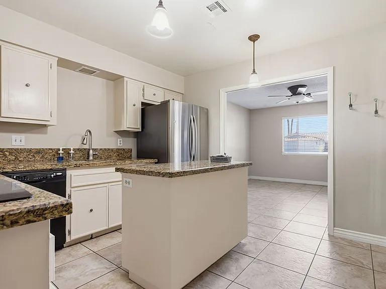 4561 Paseo El Rio Dr — Photo 10