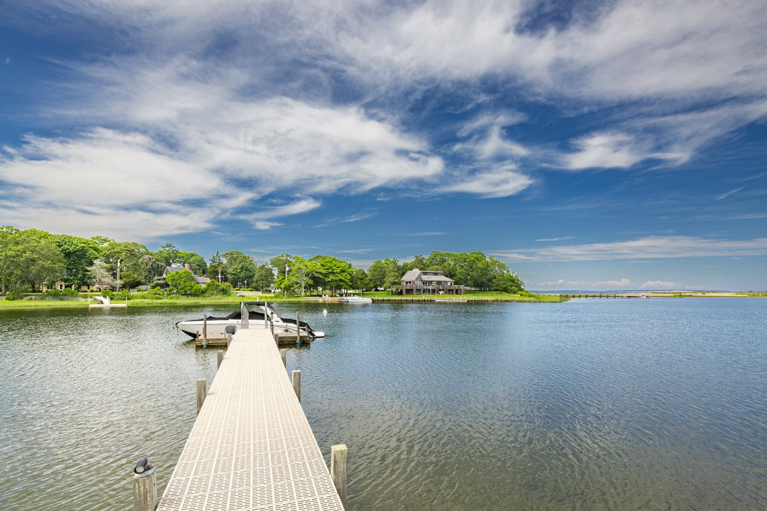 16 Duckwood Ln, Hampton Bays, NY 11946 Out East