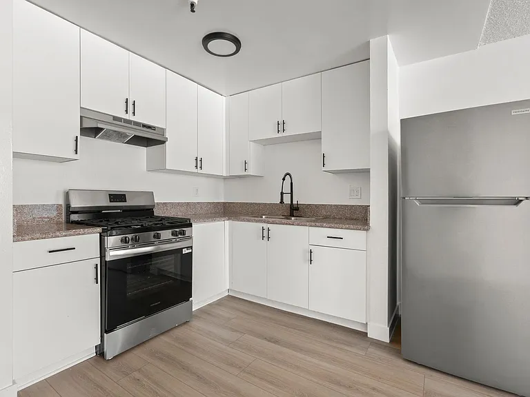 Welcome Home || Apply Now || Newly Remodeled — Photo 7