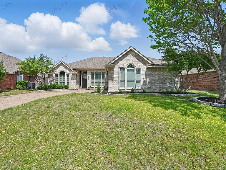 544 Layton Dr — Photo 1