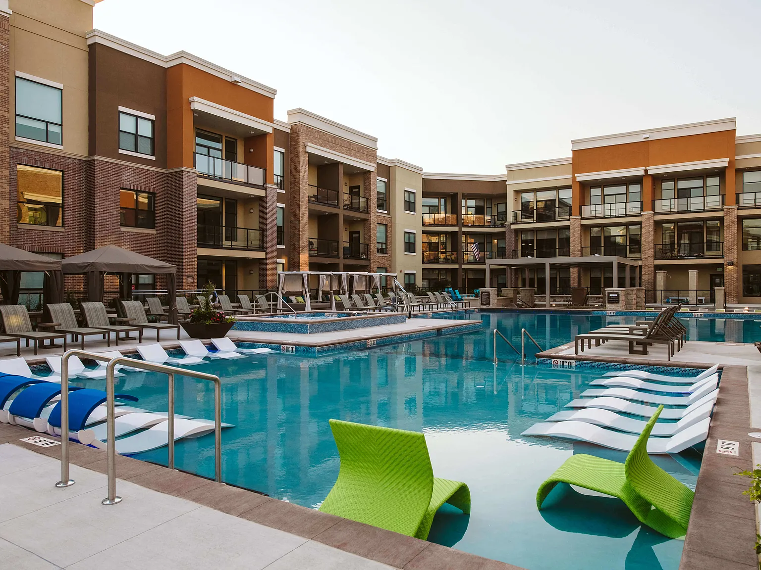 The Apex at CityPlace — Photo 2