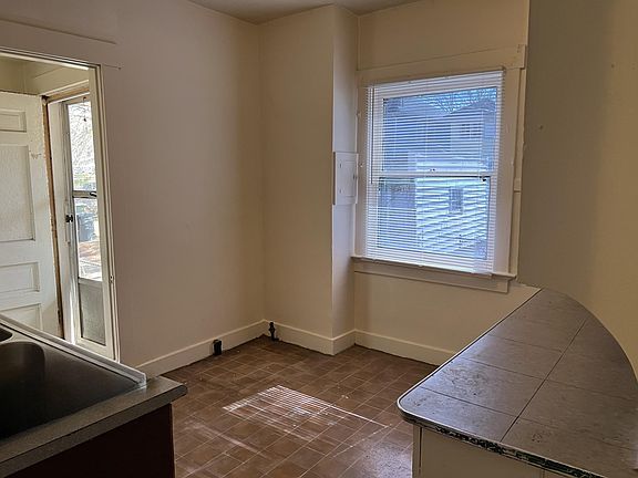 4th image of 920 Grafton Ave #920