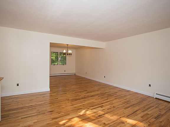 4th image of 82 Magro Dr