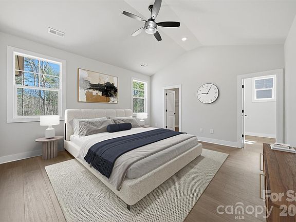 5th image of 2426 Kimberly Ave