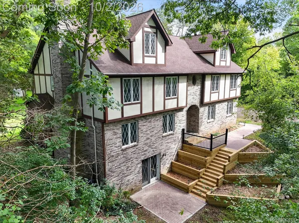 11095 Culver Rd, Brighton, MI 48114