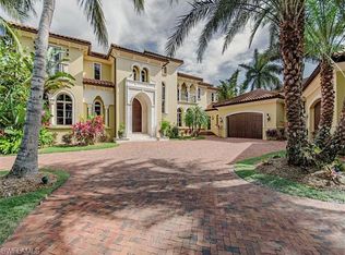 990 Aqua Cir, Naples, FL 34102