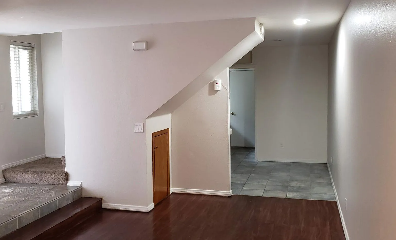 3 Bed 2 Bath Townhouse in Lakeside — Photo 3
