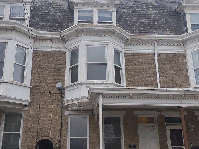 132 Jefferson Ave — Photo 2