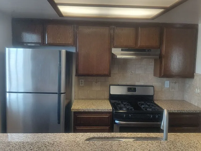 1733 S Pacific Ave — Photo 6