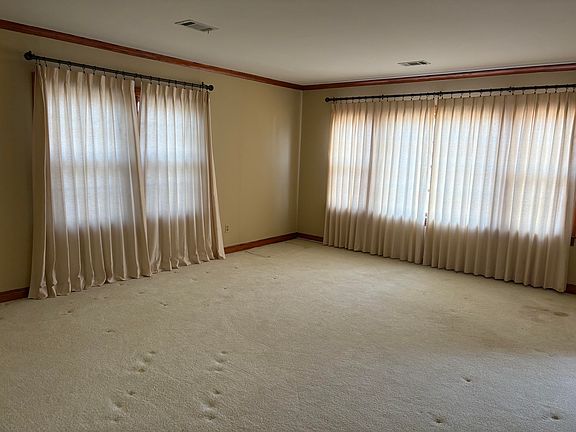 5th image of 806 11th Ave N