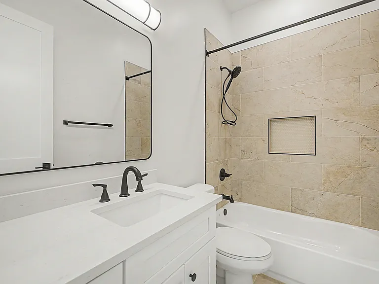 Ensuite Bath 2