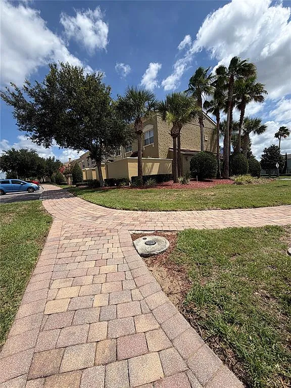 4 bed, 3.5 bath, 1950 sqft, $2,400 — Photo 4