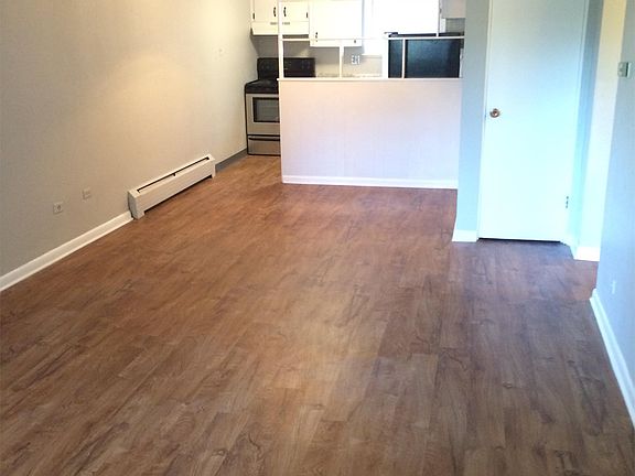 3rd image of 525 Penn St APT 205