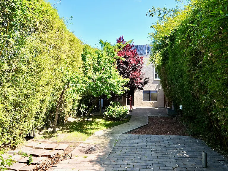 525 9th Ave — Photo 14