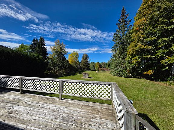 5th image of 926 Brebeuf Rd