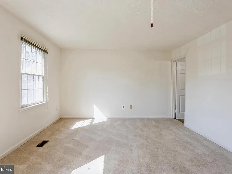 8 Tatler Pl — Photo 22
