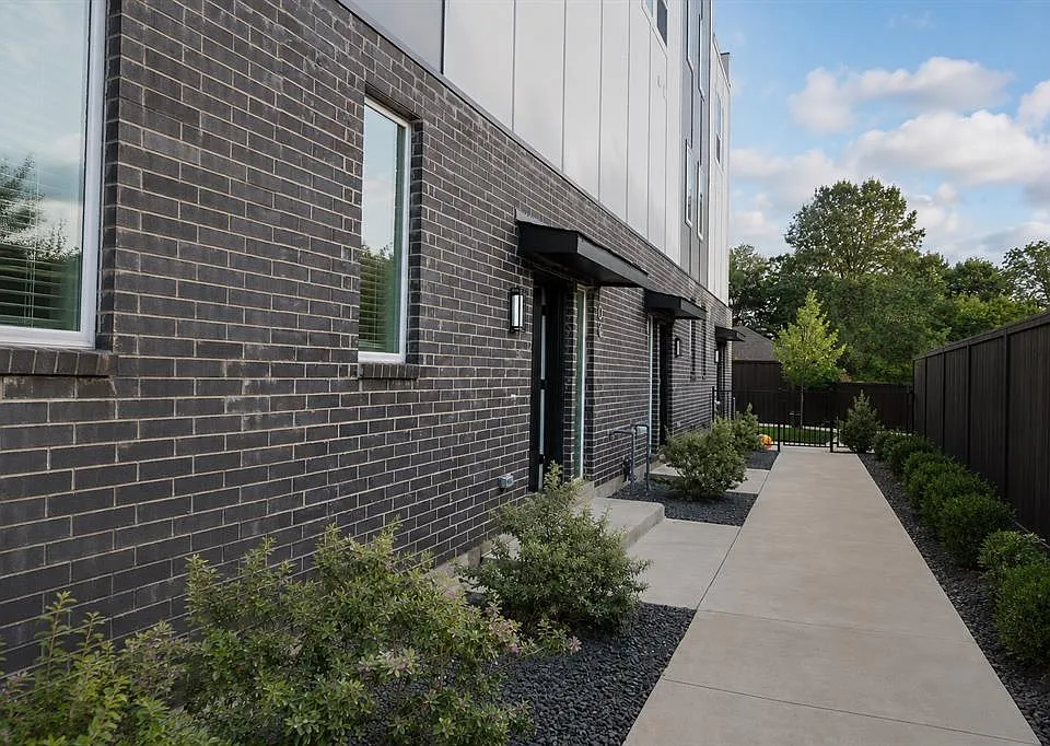 7207 Mohawk Dr #106
