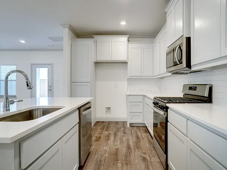 331 Oak Creek Dr — Photo 7