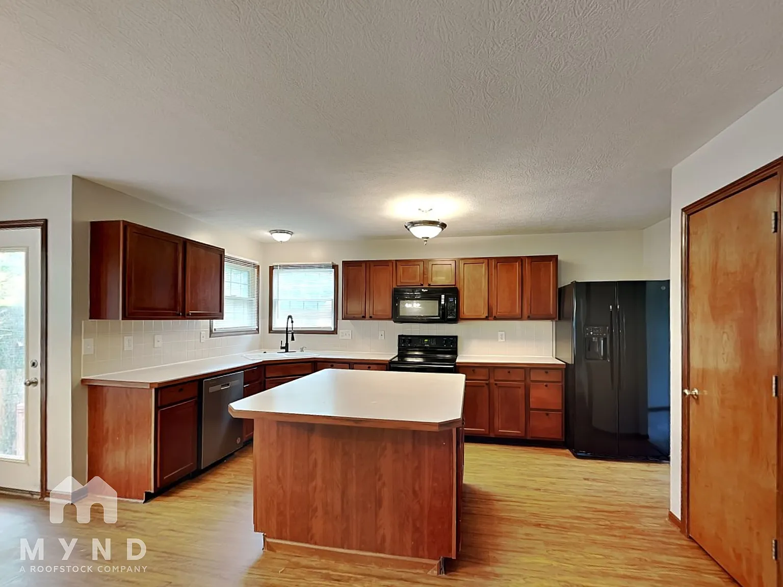 4 bed, 2.5 bath, 2417 sqft, $2,874 — Photo 2