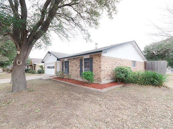 2nd image of 2613 Santa Margarita St