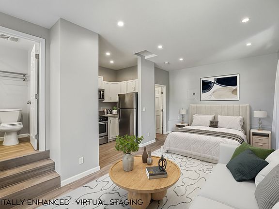 3rd image of 6015 Encino Ave