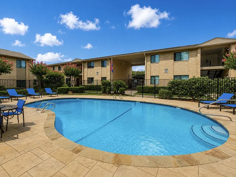 Valley Creek Apartments — Photo 11