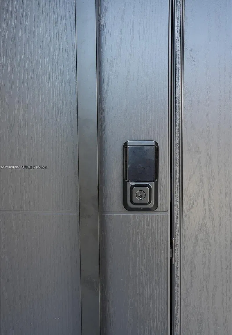 701 E Coco Plum Cir — Photo 3