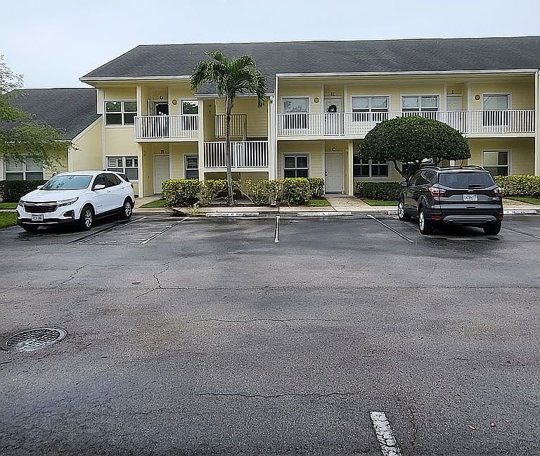 1st image of 4220 Gator Trace Ave #5G