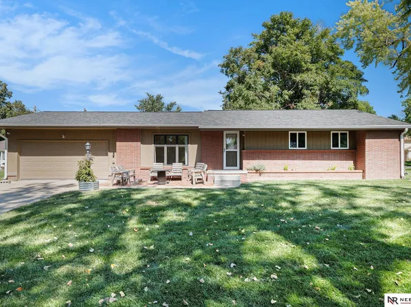 21604 Leavenworth St, Elkhorn, NE 68022