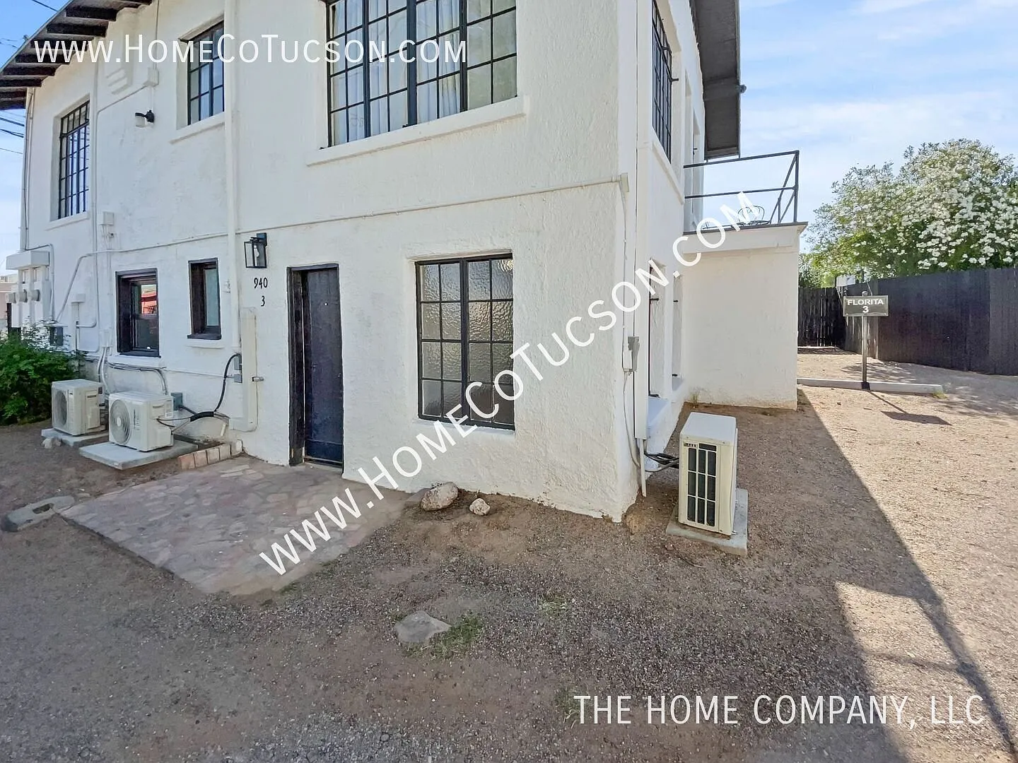 940 E Florita Street Unit 3- Studio Near Uofa — Photo 2