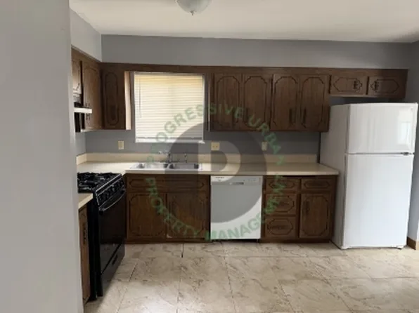 11213 McCracken Rd, Garfield Heights, OH 44125