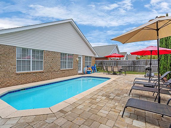 4th image of 70 Leeward Dr