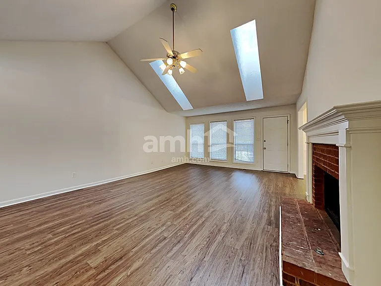 817 Hillary Ct — Photo 7