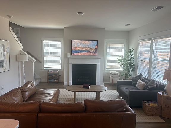 3rd image of 513 Laxton Rd