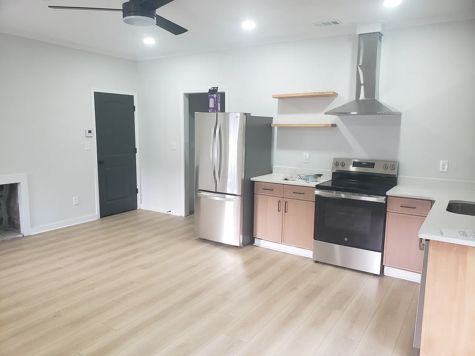1 bed, 800 sqft, $1,200 — Photo 2