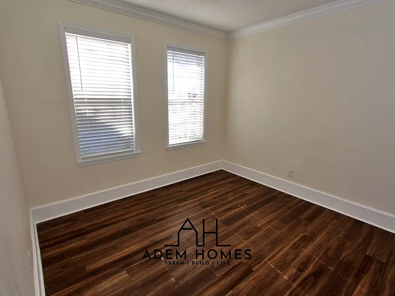 909 N Willett St — Photo 7