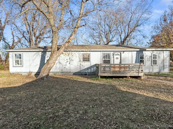 215 W Blair St, Sperry, OK 74073