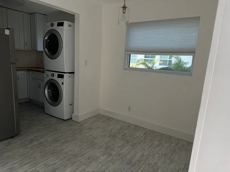 35 SW 6th St #2 — Photo 7