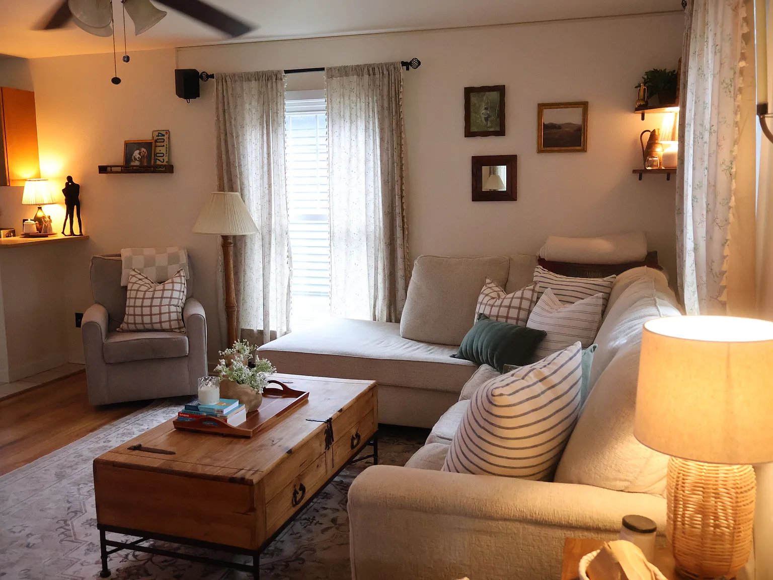 2 bed, 906 sqft, $2,100 — Photo 3